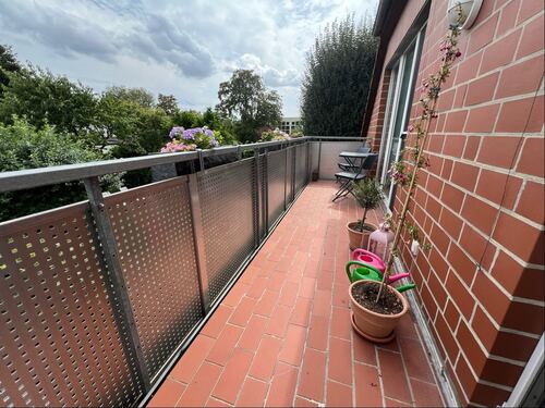 mit Zugang zum Balkon - 