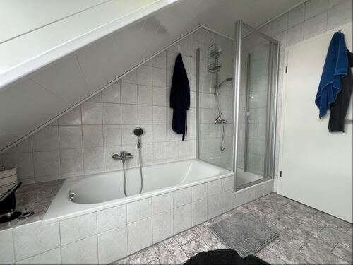 ... Wanne + Dusche - 