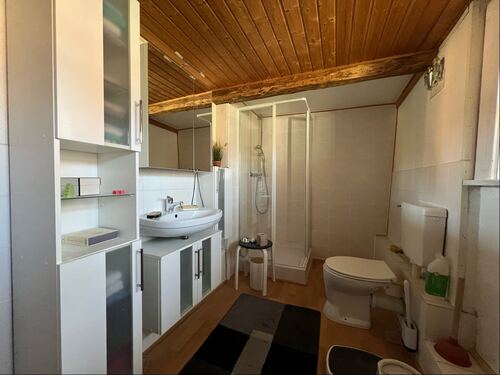Bad mit Dusche - 