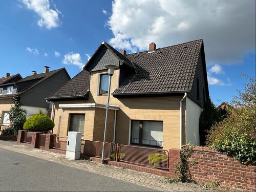 Straßenansicht - 7 Zimmer Einfamilienhaus in Peine
