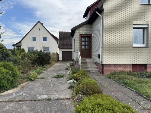 Einfahrt - 6 Zimmer Einfamilienhaus in Nordstemmen