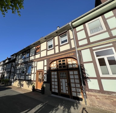 Wohnhaus mit Garageneinfahrt - großes Tor - 6 Zimmer Reihenmittelhaus in Bad Salzdetfurth
