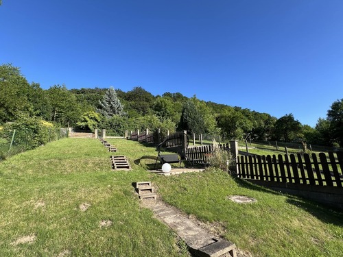 Garten am Waldrand in Hanglage - 