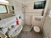 ... mit Gäste-Duschbad - 