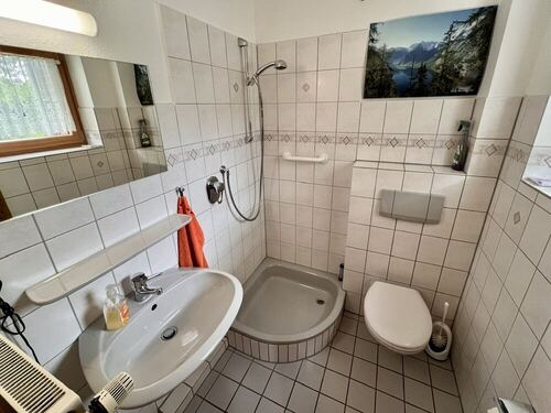 ... mit Gäste-Duschbad - 