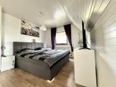 Schlafzimmer im Dachgeschoss - 
