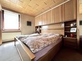 Großzügiges Schlafzimmer im Erdgeschoss - 