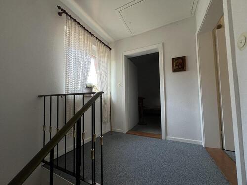 Treppenhaus / Zugang Spitzboden - 
