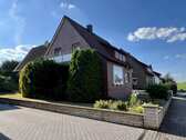 Giebelseite mit Balkon - 8 Zimmer Einfamilienhaus in Holle