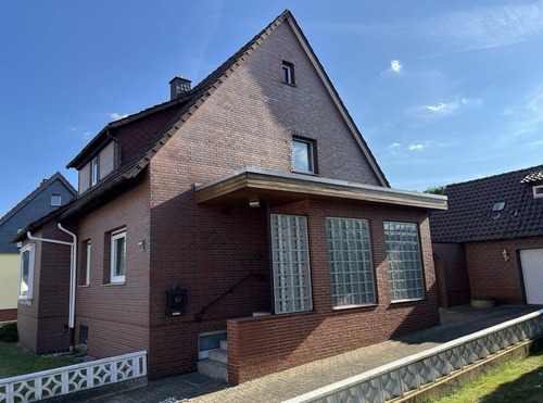Giebelseite mit Eingangsbereich - 