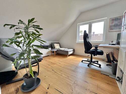Helles Bürozimmer... - 
