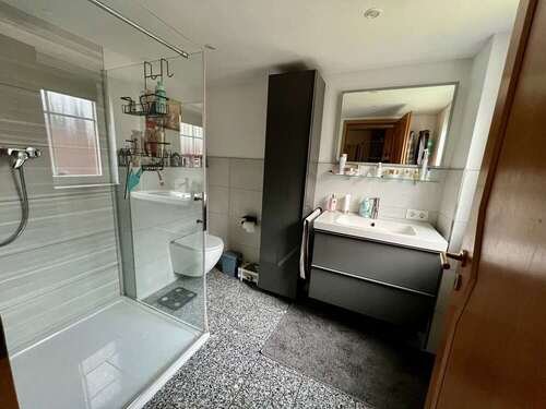 Modernes Duschbad (EG) - 