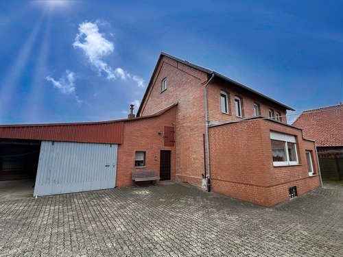 mit KI verändert - Wohnhaus - 