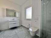 ... und Dusche (OG). - 
