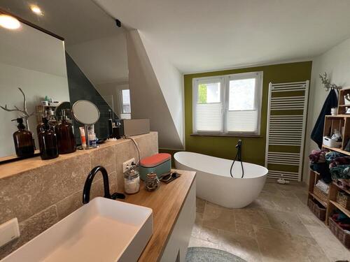 mit freistehender Badewanne - 