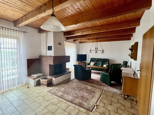 Wohnzimmer mit Kamin und - 