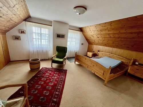 Schlafzimmer mit Einbauschränken (DG) - 