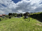 Garten mit Spielgeräten - 