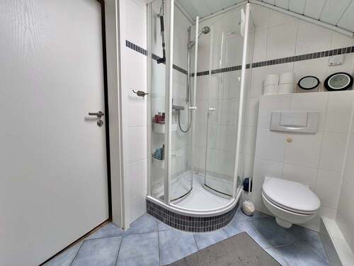 ... mit Dusche (OG). - 