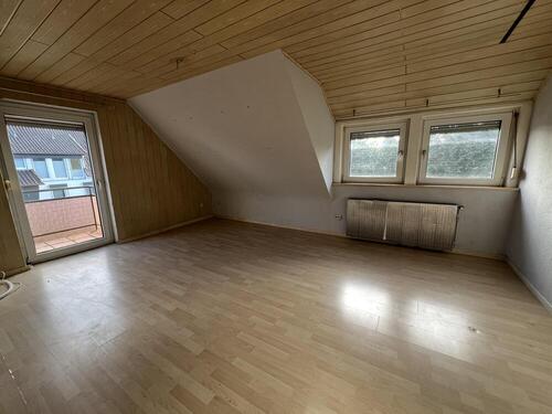 Wohnzimmer DG mit Zugang Balkon - 