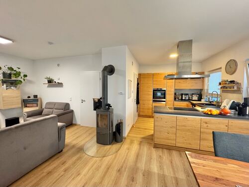 ... mit offenem Küchenbereich... - 