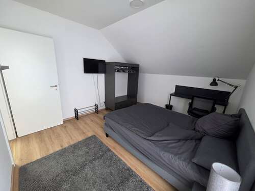 Großräumiges Schlafzimmer (DG) - 