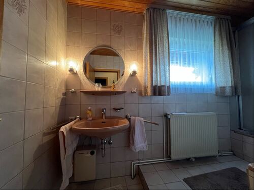 Bad im OG-Anbau mit ... - 