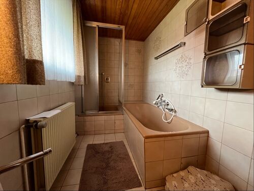 ... Wanne + Dusche - 