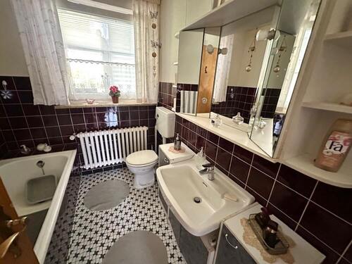 Bad mit Wanne (EG) - 