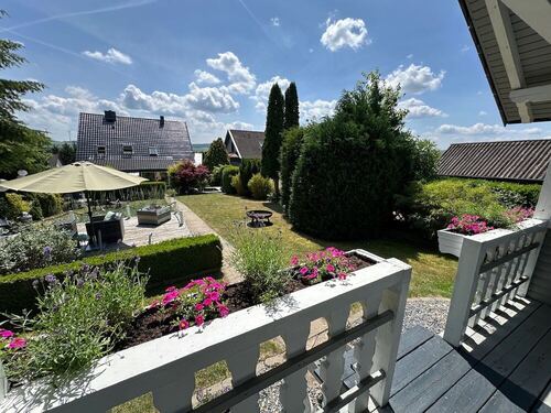 Blick vom Gartenhaus auf … - 