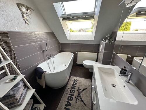 Modernes Wannenbad (DG) - 