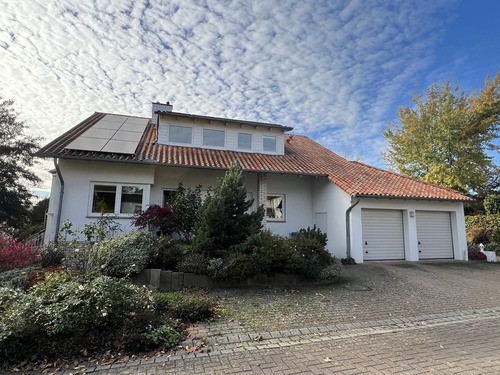 Straßenansicht - 9 Zimmer Einfamilienhaus zum Kaufen in Giesen