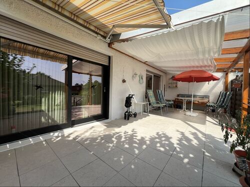 ... zur überdachten Terrasse - 