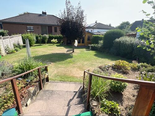 Blick von der Terrasse in den Garten - 