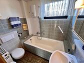 Bad mit Wanne - 