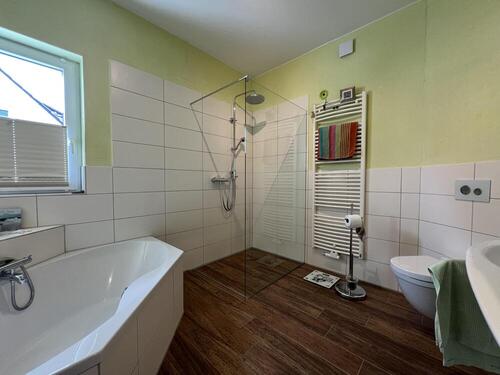 Modernes Tageslichtbad - 
