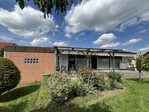 Rückseite des Hauses - Bungalow mit 150,00 m² in Bad Salzdetfurth zum Kaufen