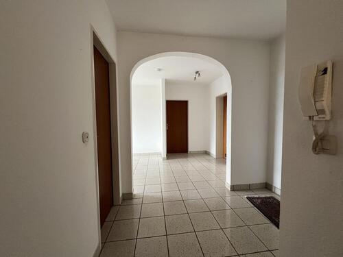 Wohnflur - Etagenwohnung mit 90,11 m&sup2; in Hildesheim zum Kaufen