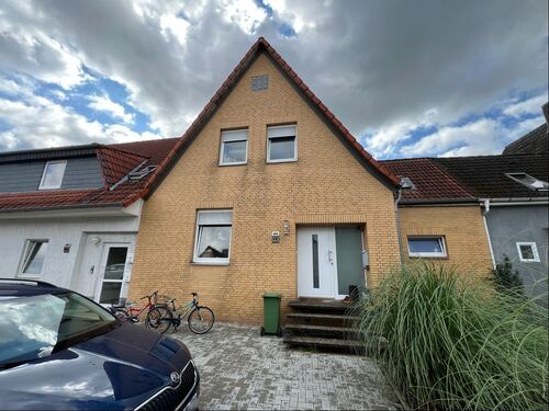 Eingang Haupthaus - 11 Zimmer Mehrfamilienhaus, Wohnhaus in Peine