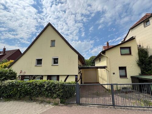 Frontansicht Straße - 6 Zimmer Einfamilienhaus in Nordstemmen