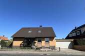 Straßenansicht - 6.5 Zimmer Einfamilienhaus in Sarstedt