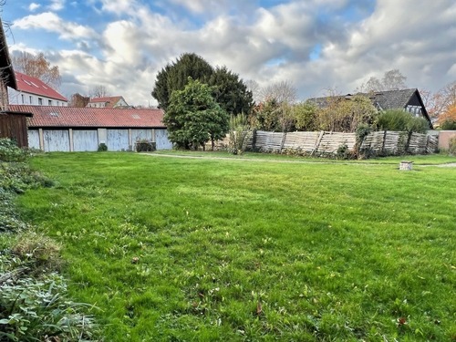 Großes Grundstück - 