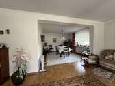 Blick ins offene Esszimmer - 