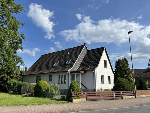 Straßenansicht Wohnhaus - 