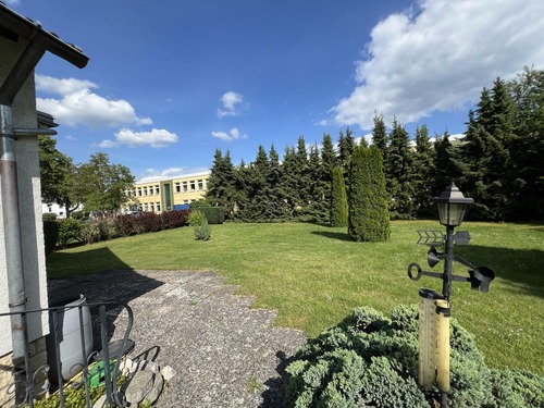 Weitläufiger Garten - 