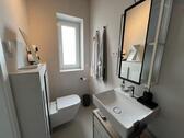 mit angrenzendem Duschbad - 