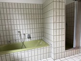 … mit Wanne und Dusche - 