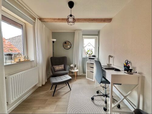 Schönes Bürozimmer (OG) - 
