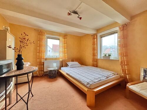 Lichtdurchflutetes Kinderzimmer (OG) - 