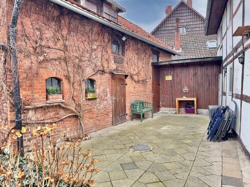 Hinterhof mit Scheune - 